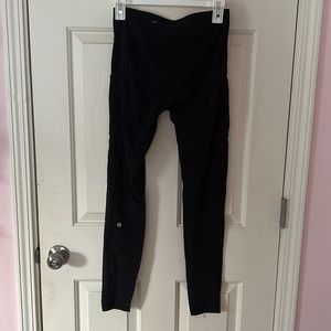 Black lulu lemon leggings with pockets